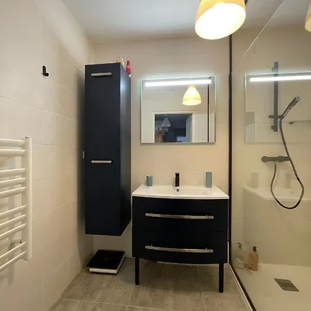 Le Nomade, Parc Montcalm Et Stationnement Privé *
