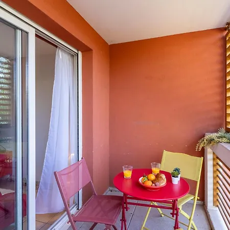 Le Nomade, Parc Montcalm Et Stationnement Prive